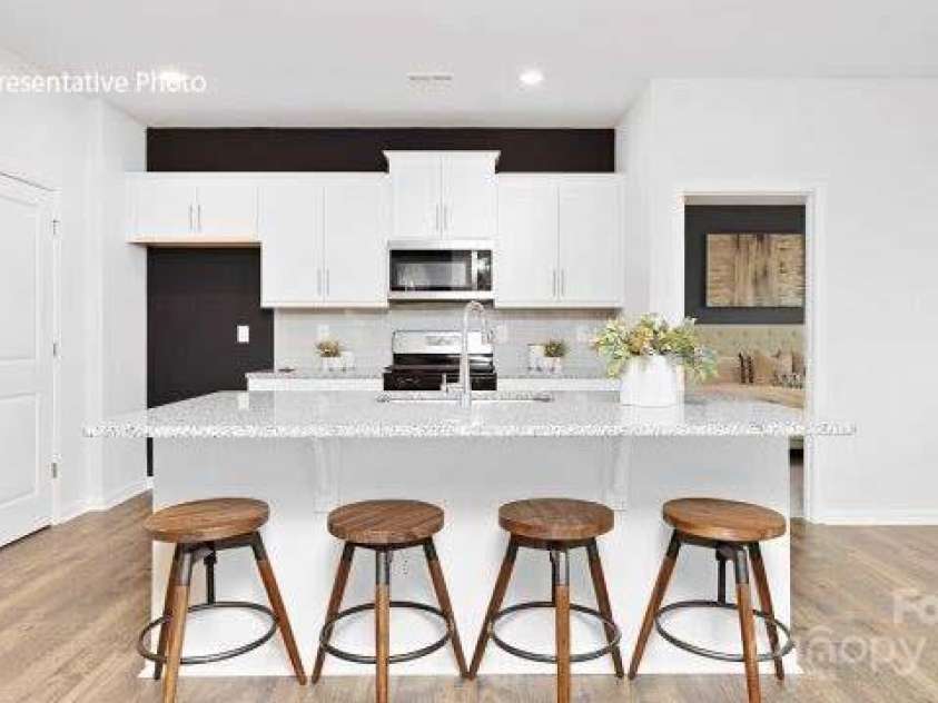 211 Mary Locke Way, Statesville, NC 28677.  MLS# CAR4331281, YatesRealty ID 1645. 