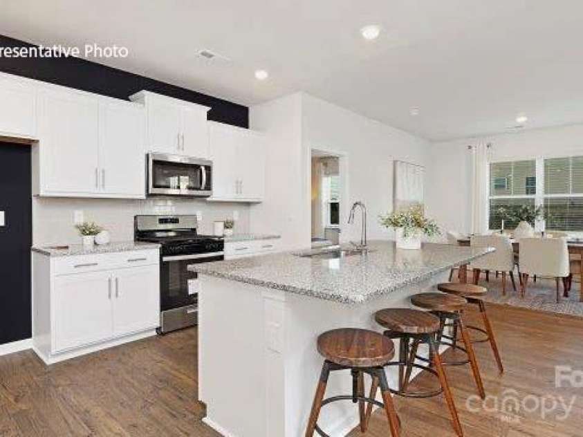 211 Mary Locke Way, Statesville, NC 28677.  MLS# CAR4331281, YatesRealty ID 1645. 