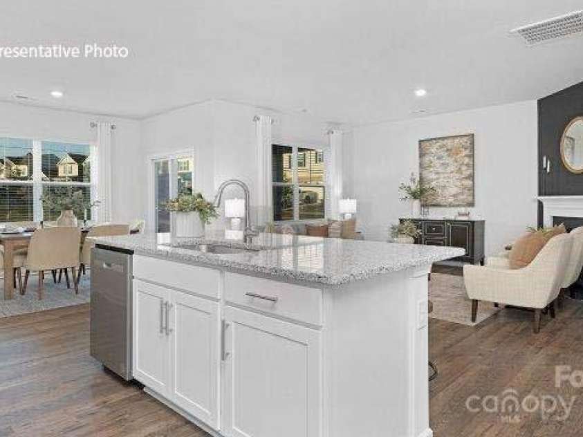 211 Mary Locke Way, Statesville, NC 28677.  MLS# CAR4331281, YatesRealty ID 1645. 