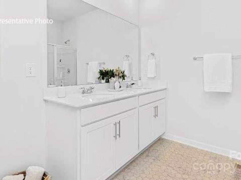 211 Mary Locke Way, Statesville, NC 28677.  MLS# CAR4331281, YatesRealty ID 1645. 