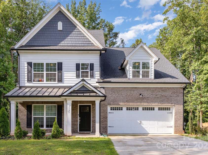 7725 Shalom Drive, Charlotte, NC 28216.  MLS# CAR4309397, YatesRealty ID 1645. 
