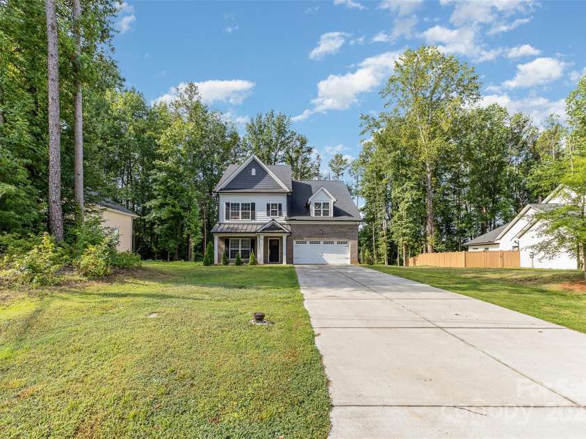 7725 Shalom Drive, Charlotte, NC 28216.  MLS# CAR4309397, YatesRealty ID 1645. 