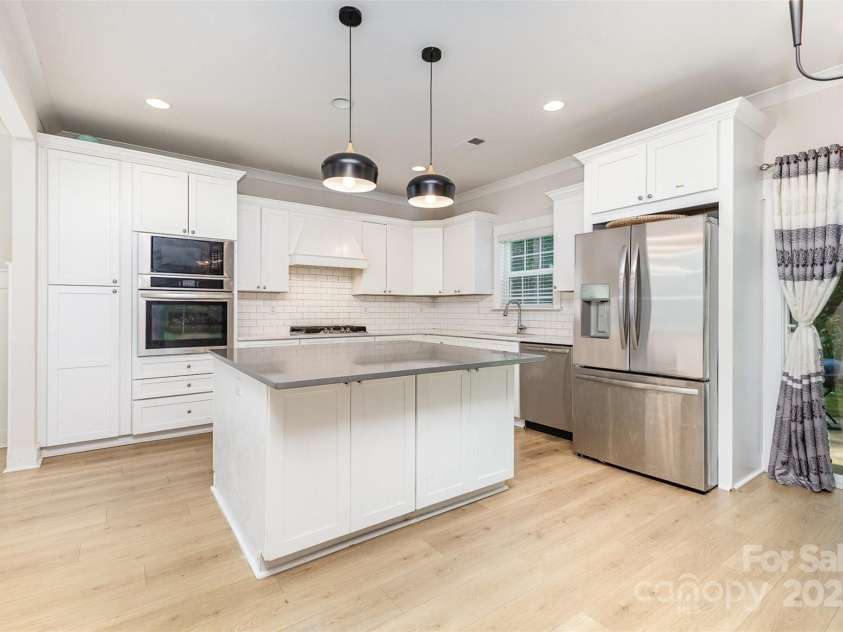 7725 Shalom Drive, Charlotte, NC 28216.  MLS# CAR4309397, YatesRealty ID 1645. 