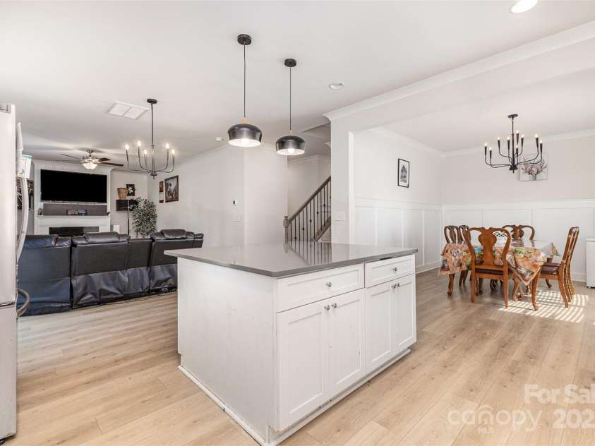 7725 Shalom Drive, Charlotte, NC 28216.  MLS# CAR4309397, YatesRealty ID 1645. 