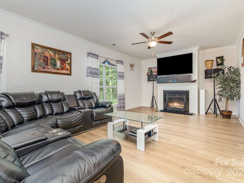 7725 Shalom Drive, Charlotte, NC 28216.  MLS# CAR4309397, YatesRealty ID 1645. 