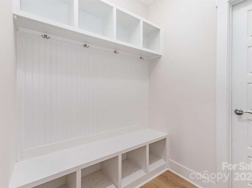 7725 Shalom Drive, Charlotte, NC 28216.  MLS# CAR4309397, YatesRealty ID 1645. 