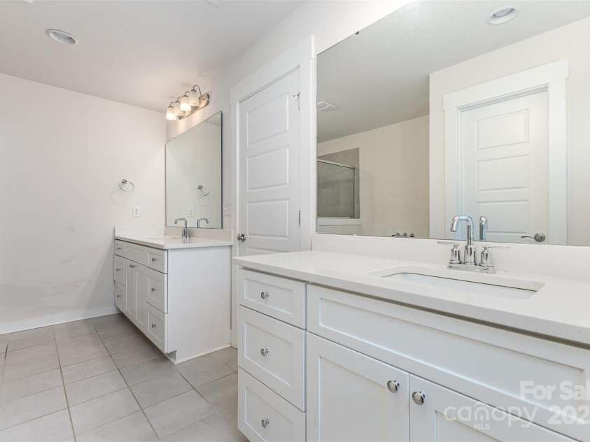 7725 Shalom Drive, Charlotte, NC 28216.  MLS# CAR4309397, YatesRealty ID 1645. 