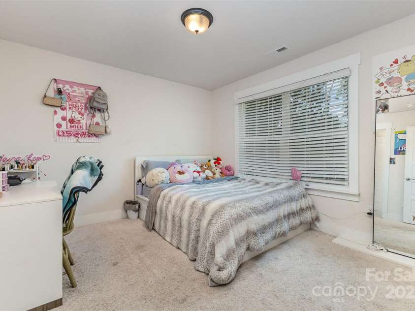 7725 Shalom Drive, Charlotte, NC 28216.  MLS# CAR4309397, YatesRealty ID 1645. 