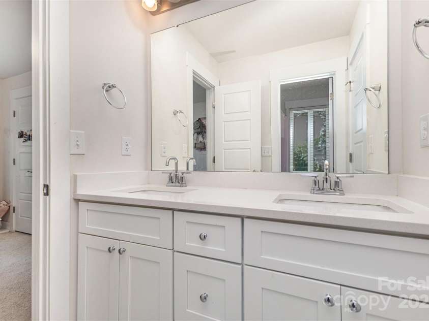 7725 Shalom Drive, Charlotte, NC 28216.  MLS# CAR4309397, YatesRealty ID 1645. 