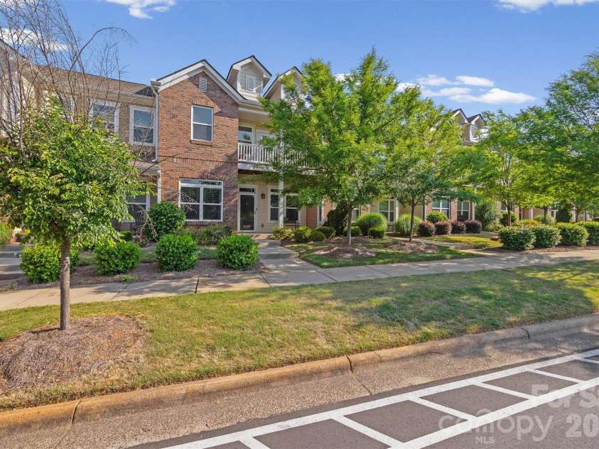 204 Overstone Court, Fort Mill, SC 29715.  MLS# CAR4369721, YatesRealty ID 16450. 