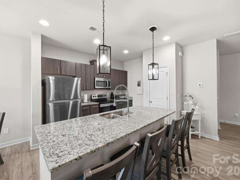 204 Overstone Court, Fort Mill, SC 29715.  MLS# CAR4369721, YatesRealty ID 16450. Kitchen