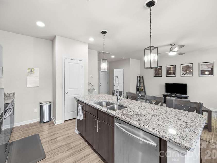 204 Overstone Court, Fort Mill, SC 29715.  MLS# CAR4369721, YatesRealty ID 16450. Kitchen