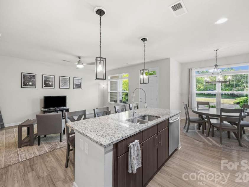 204 Overstone Court, Fort Mill, SC 29715.  MLS# CAR4369721, YatesRealty ID 16450. Kitchen