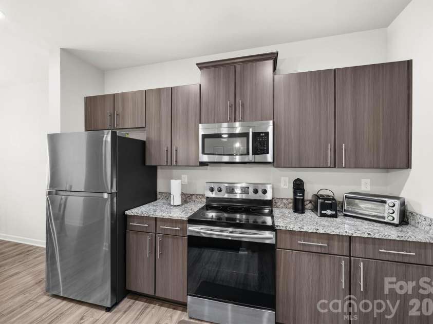 204 Overstone Court, Fort Mill, SC 29715.  MLS# CAR4369721, YatesRealty ID 16450. Kitchen