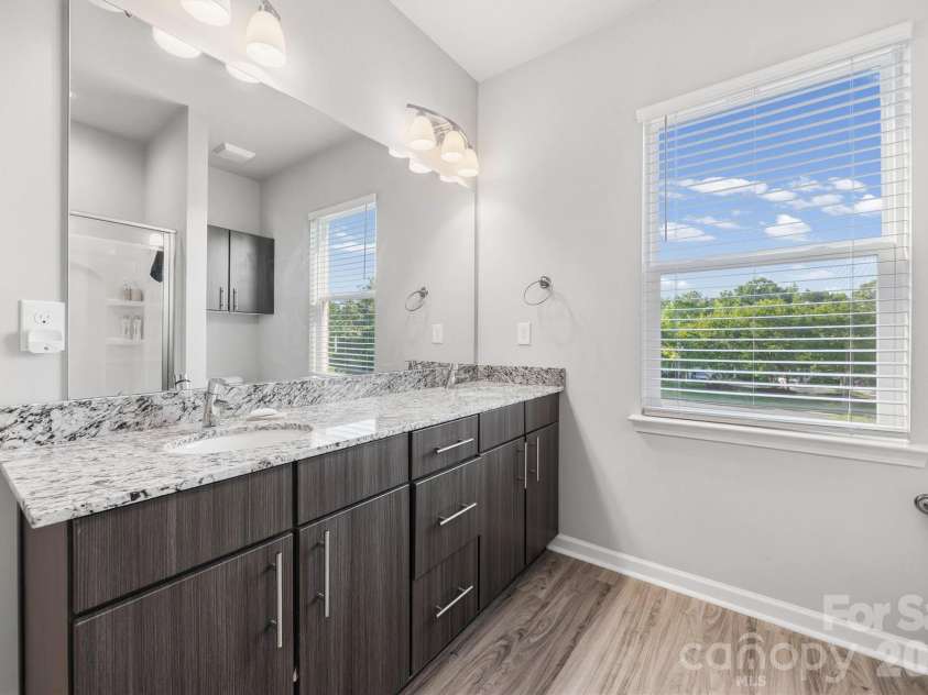204 Overstone Court, Fort Mill, SC 29715.  MLS# CAR4369721, YatesRealty ID 16450. Primary Full Bath