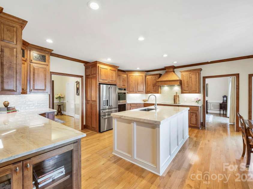 2102 Lake Road, Ridgeway, SC 29130.  MLS# CAR4256737, YatesRealty ID 16450. Peninsula between Kitchen & Den provides even more space for entertaining.