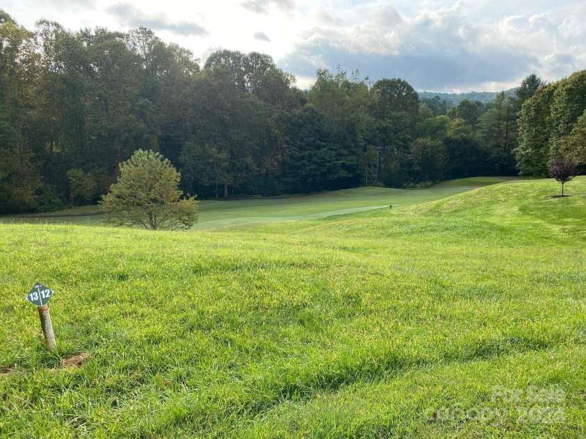 148 Triple Fairways Drive, Hendersonville, NC 28739.  MLS# CAR4186297, YatesRealty ID 16451. Beautiful Views