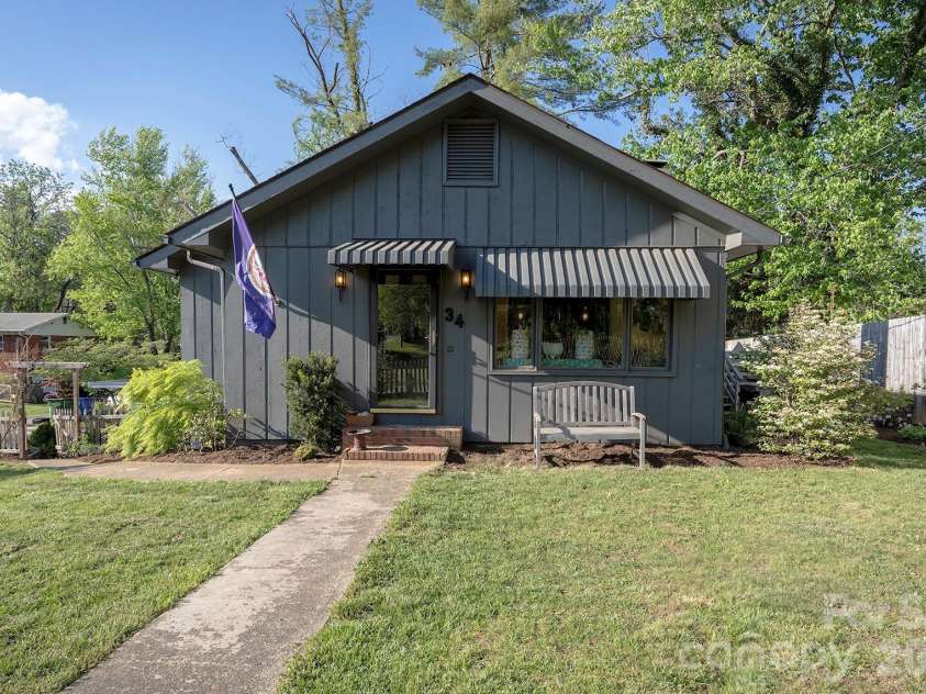 34 Oakley Road, Asheville, NC 28803.  MLS# CAR4371433, YatesRealty ID 16451. 