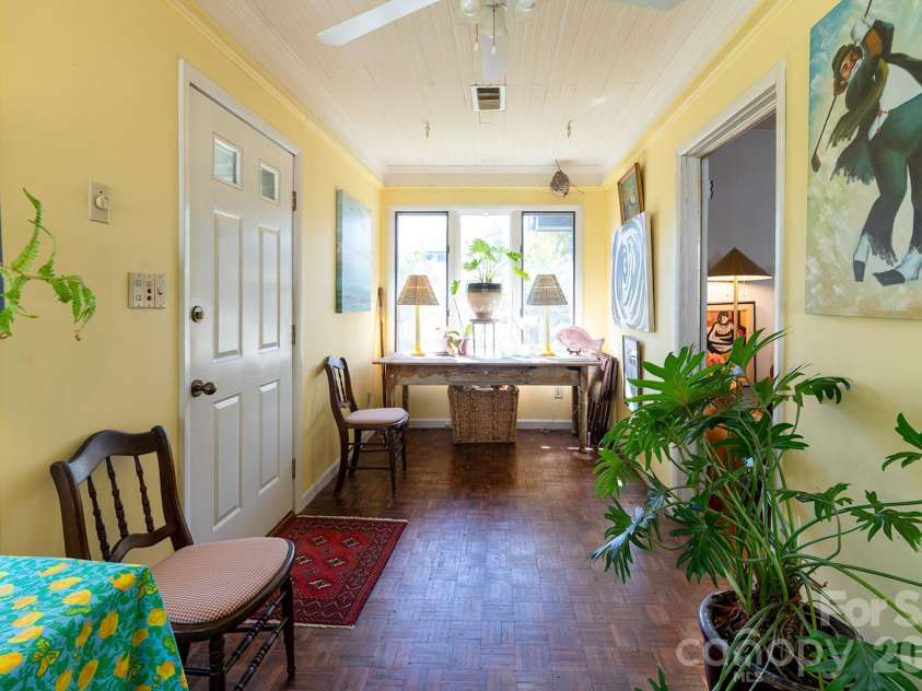 34 Oakley Road, Asheville, NC 28803.  MLS# CAR4371433, YatesRealty ID 16451. 