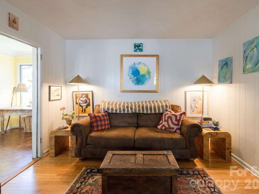 34 Oakley Road, Asheville, NC 28803.  MLS# CAR4371433, YatesRealty ID 16451. 