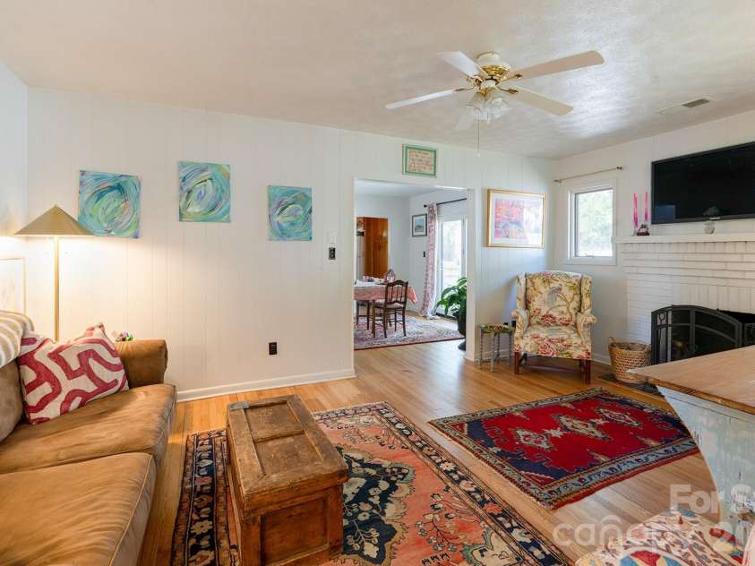 34 Oakley Road, Asheville, NC 28803.  MLS# CAR4371433, YatesRealty ID 16451. 
