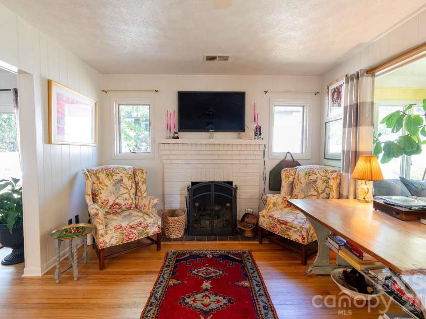 34 Oakley Road, Asheville, NC 28803.  MLS# CAR4371433, YatesRealty ID 16451. 