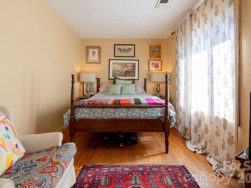 34 Oakley Road, Asheville, NC 28803.  MLS# CAR4371433, YatesRealty ID 16451. 