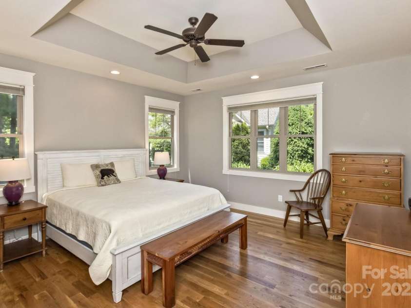 140 Shadowleaf Drive, Hendersonville, NC 28739.  MLS# CAR4254625, YatesRealty ID 16452. 
