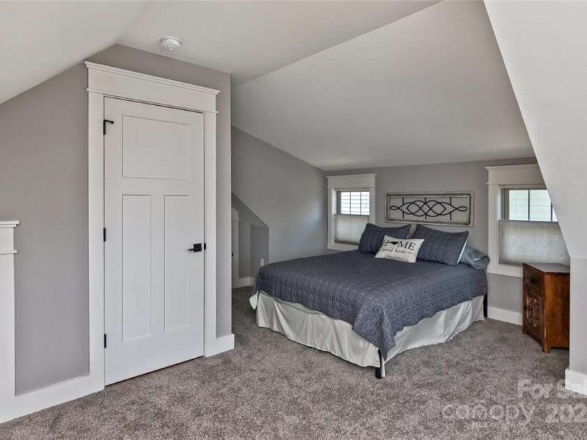 140 Shadowleaf Drive, Hendersonville, NC 28739.  MLS# CAR4254625, YatesRealty ID 16452. Family Room Over Garage