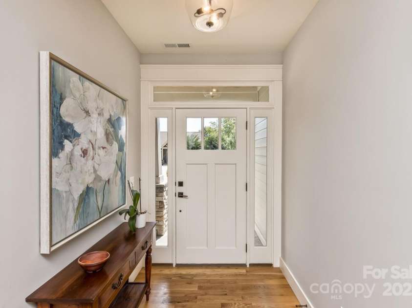 140 Shadowleaf Drive, Hendersonville, NC 28739.  MLS# CAR4254625, YatesRealty ID 16452. Foyer