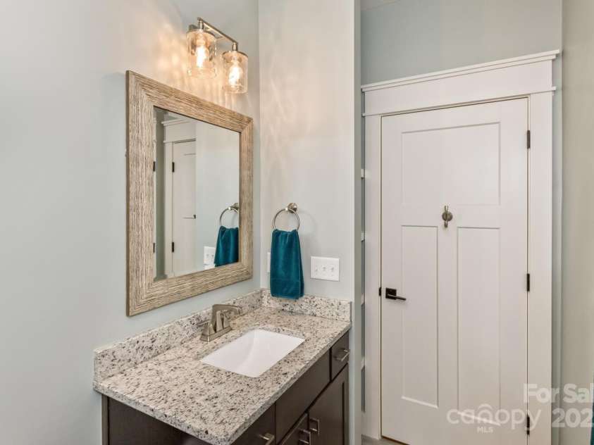 140 Shadowleaf Drive, Hendersonville, NC 28739.  MLS# CAR4254625, YatesRealty ID 16452. Guest Full Bath