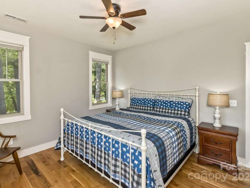 140 Shadowleaf Drive, Hendersonville, NC 28739.  MLS# CAR4254625, YatesRealty ID 16452. Natural light guest room