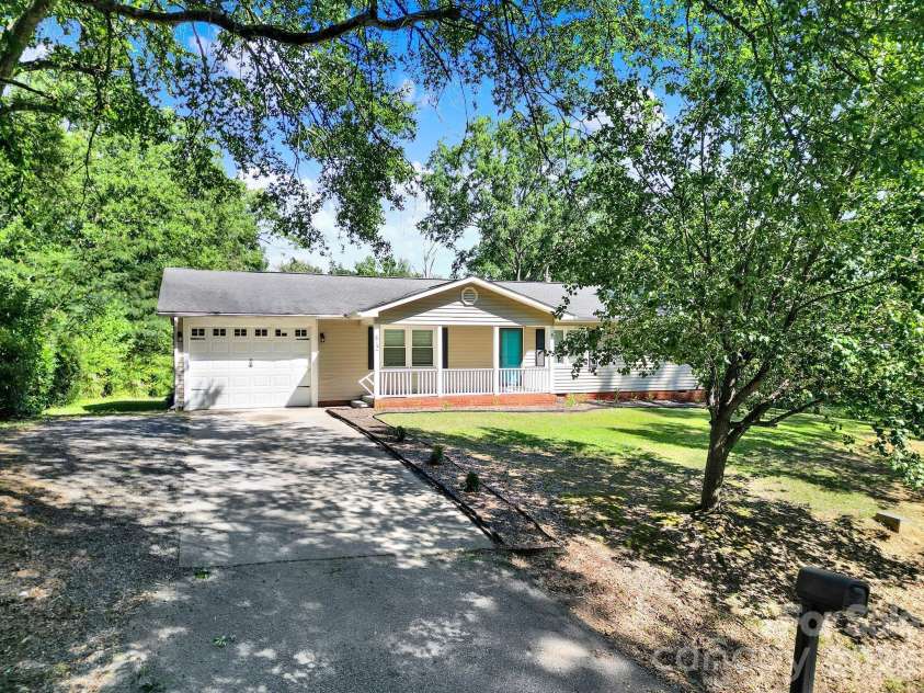 812 Hudson Street, Lancaster, SC 29720.  MLS# CAR4368804, YatesRealty ID 16452. 
