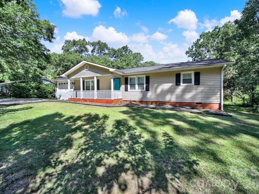 812 Hudson Street, Lancaster, SC 29720.  MLS# CAR4368804, YatesRealty ID 16452. 