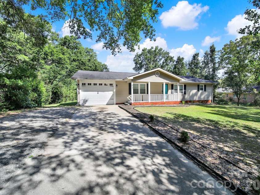 812 Hudson Street, Lancaster, SC 29720.  MLS# CAR4368804, YatesRealty ID 16452. 