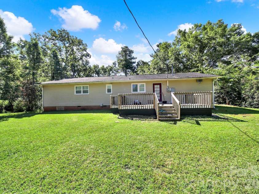 812 Hudson Street, Lancaster, SC 29720.  MLS# CAR4368804, YatesRealty ID 16452. 