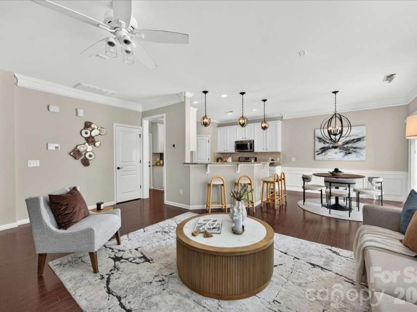 4350 Park South Station Boulevard, Charlotte, NC 28210.  MLS# CAR4366634, YatesRealty ID 16453. 