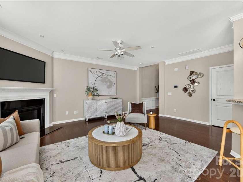 4350 Park South Station Boulevard, Charlotte, NC 28210.  MLS# CAR4366634, YatesRealty ID 16453. 