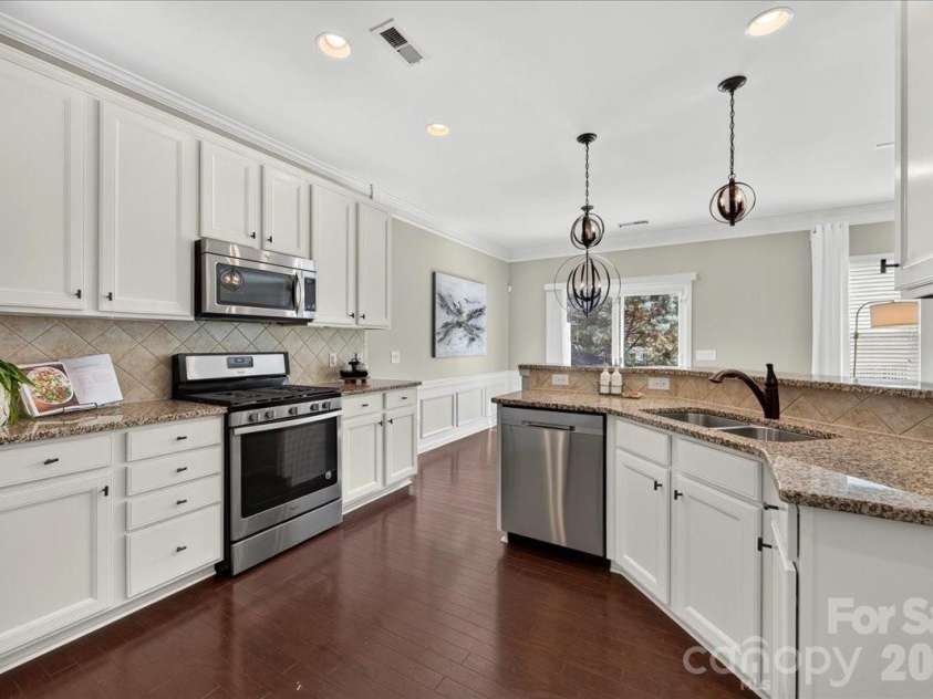 4350 Park South Station Boulevard, Charlotte, NC 28210.  MLS# CAR4366634, YatesRealty ID 16453. 