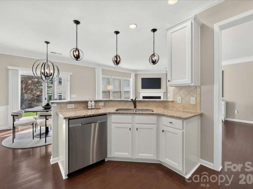 4350 Park South Station Boulevard, Charlotte, NC 28210.  MLS# CAR4366634, YatesRealty ID 16453. 