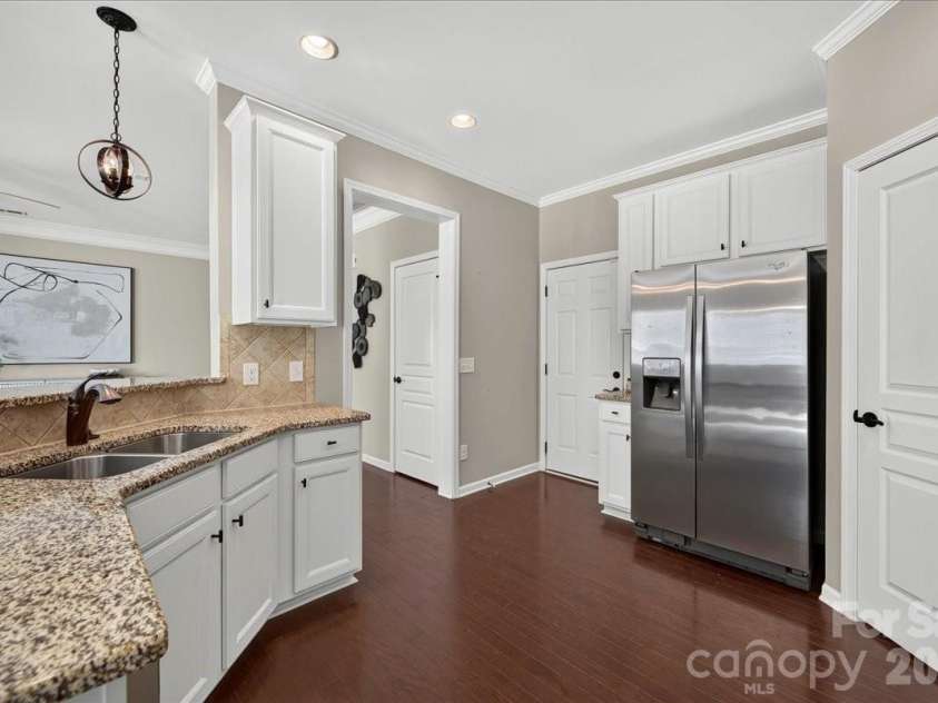 4350 Park South Station Boulevard, Charlotte, NC 28210.  MLS# CAR4366634, YatesRealty ID 16453. 