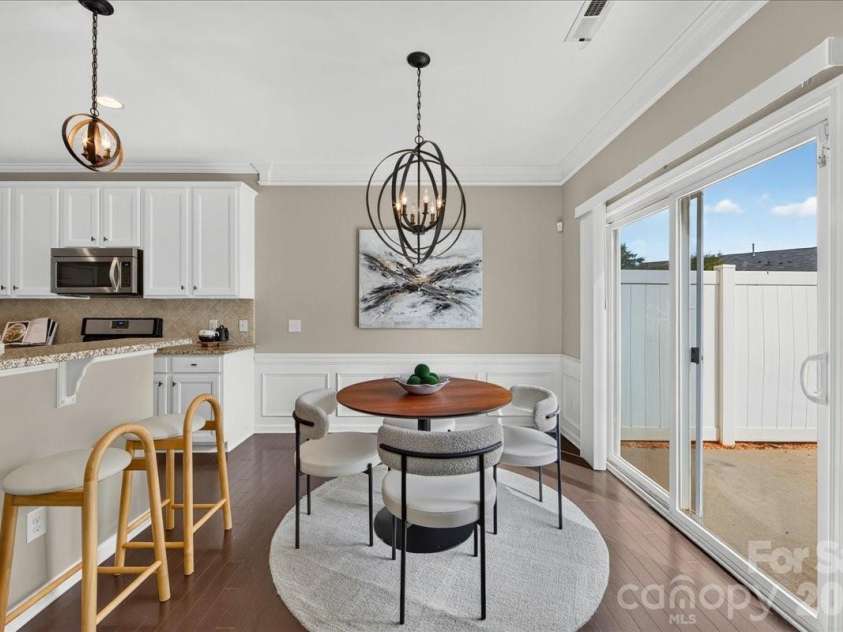 4350 Park South Station Boulevard, Charlotte, NC 28210.  MLS# CAR4366634, YatesRealty ID 16453. 