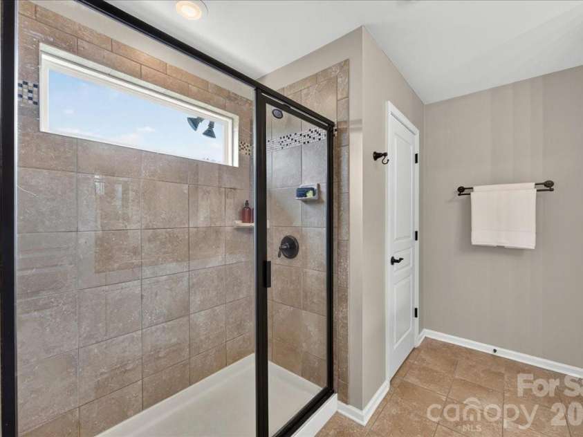 4350 Park South Station Boulevard, Charlotte, NC 28210.  MLS# CAR4366634, YatesRealty ID 16453. 