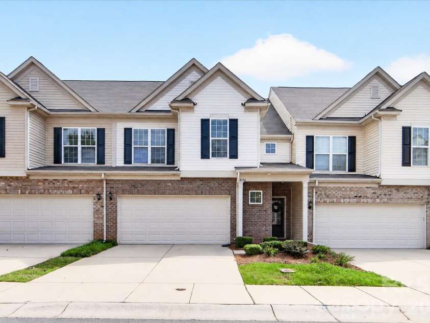 4350 Park South Station Boulevard, Charlotte, NC 28210.  MLS# CAR4366634, YatesRealty ID 16453. 