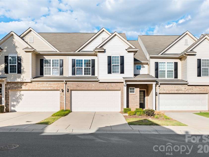 4350 Park South Station Boulevard, Charlotte, NC 28210.  MLS# CAR4429602, YatesRealty ID 16453. 
