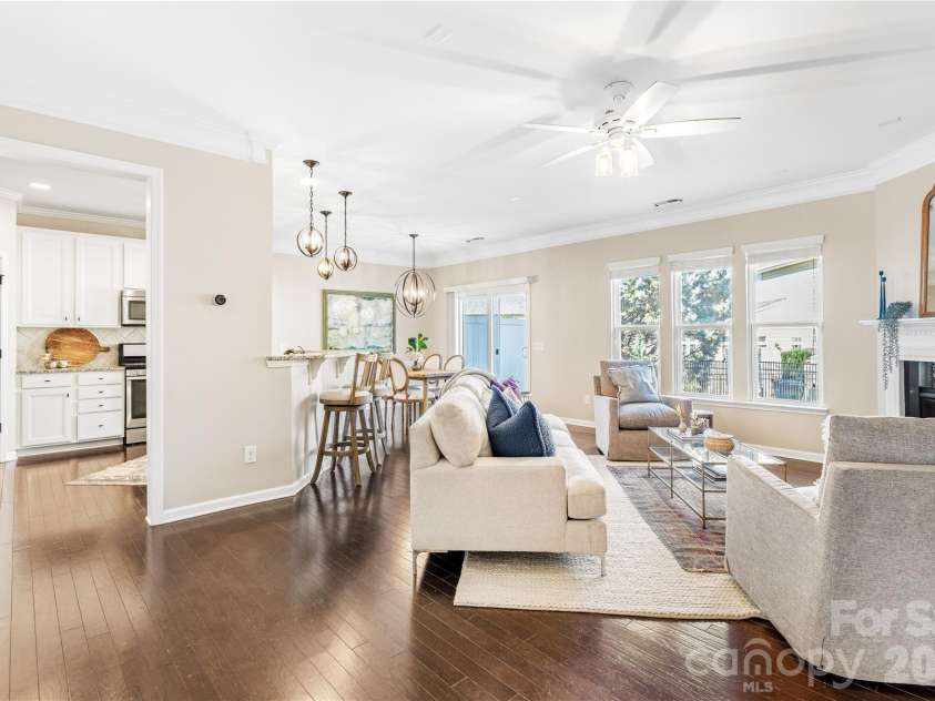 4350 Park South Station Boulevard, Charlotte, NC 28210.  MLS# CAR4429602, YatesRealty ID 16453. 