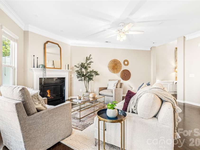 4350 Park South Station Boulevard, Charlotte, NC 28210.  MLS# CAR4429602, YatesRealty ID 16453. 