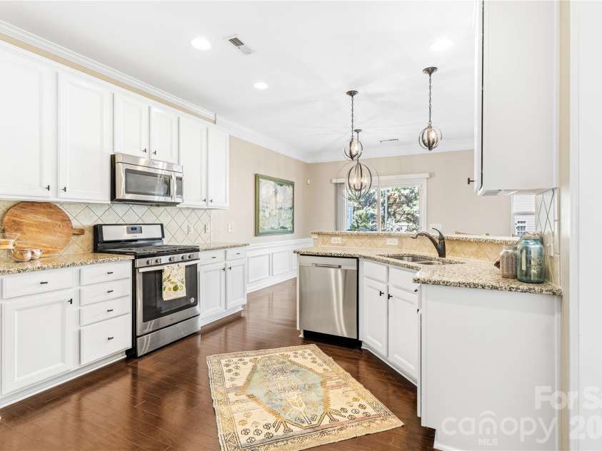 4350 Park South Station Boulevard, Charlotte, NC 28210.  MLS# CAR4429602, YatesRealty ID 16453. 