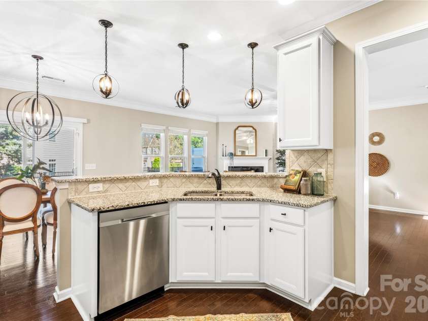 4350 Park South Station Boulevard, Charlotte, NC 28210.  MLS# CAR4429602, YatesRealty ID 16453. 
