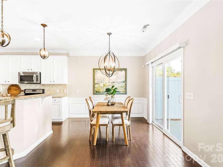 4350 Park South Station Boulevard, Charlotte, NC 28210.  MLS# CAR4429602, YatesRealty ID 16453. 